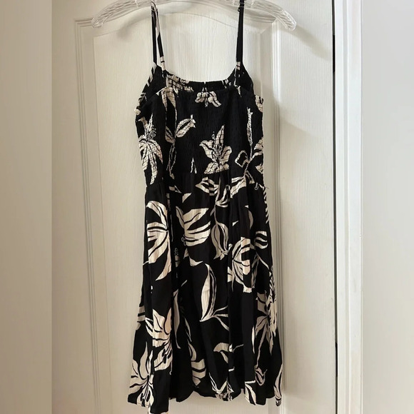 Angie Black and Cream Floral Dress- Size Medium with Adjustable straps - Picture 5 of 6